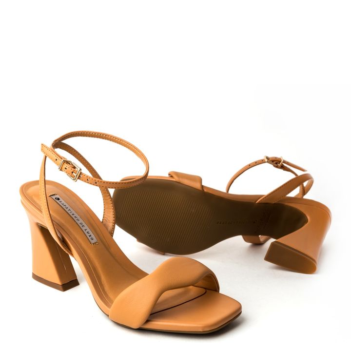Sandalia-Nude-Almond-com-Tira-e-Fivela-Salto-Medio-9930-09_2