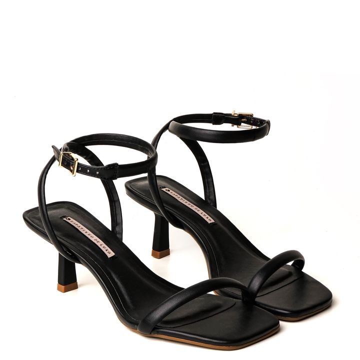 Sandalia-Preta-Salto-Baixo-com-Fivela-Ouro-9060-47_1