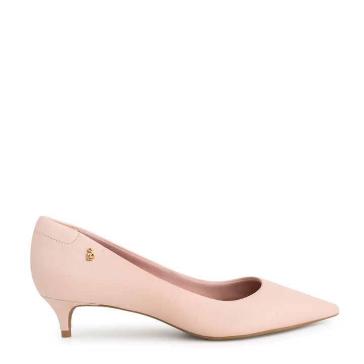 Scarpin-Nude-Baby-Salto-Baixo-com-Logo-SDL-Ouro