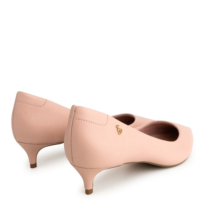 Scarpin-Nude-Baby-Salto-Baixo-com-Logo-SDL-Ouro