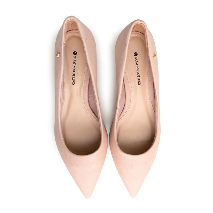 Scarpin-Nude-Baby-Salto-Baixo-com-Logo-SDL-Ouro