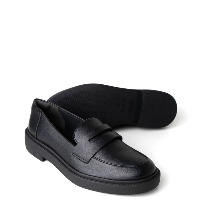 7140.01_2-Loafer-Preto-com-corte-Laser-e-Sola-Alta