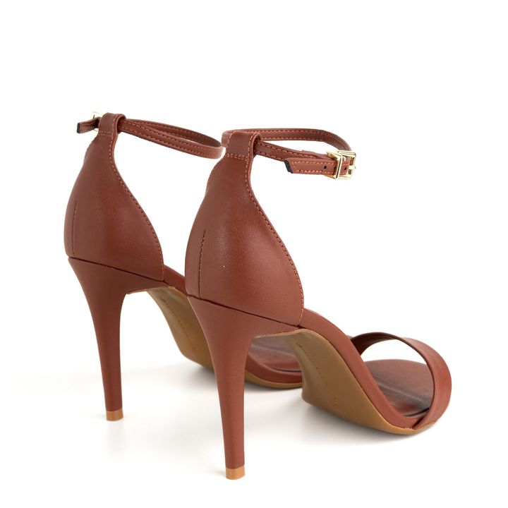 10.01_13-Sandalia-Choco-Salto-Fino-Fivela