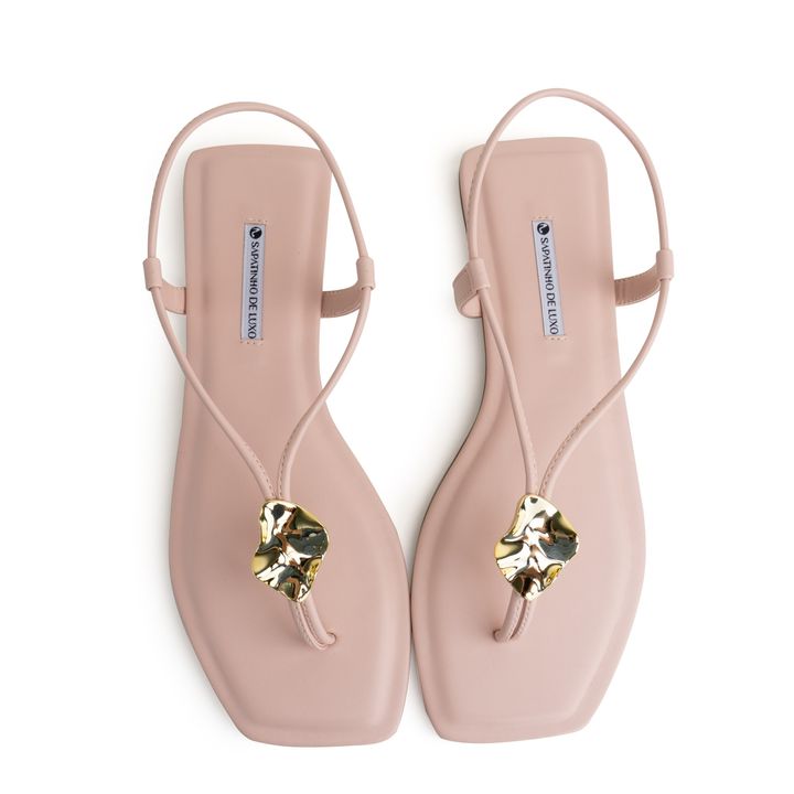 1380.259_3-Rasteira-Sandalia-Nude-Baby-com-Enfeite-Martelado-Ouro