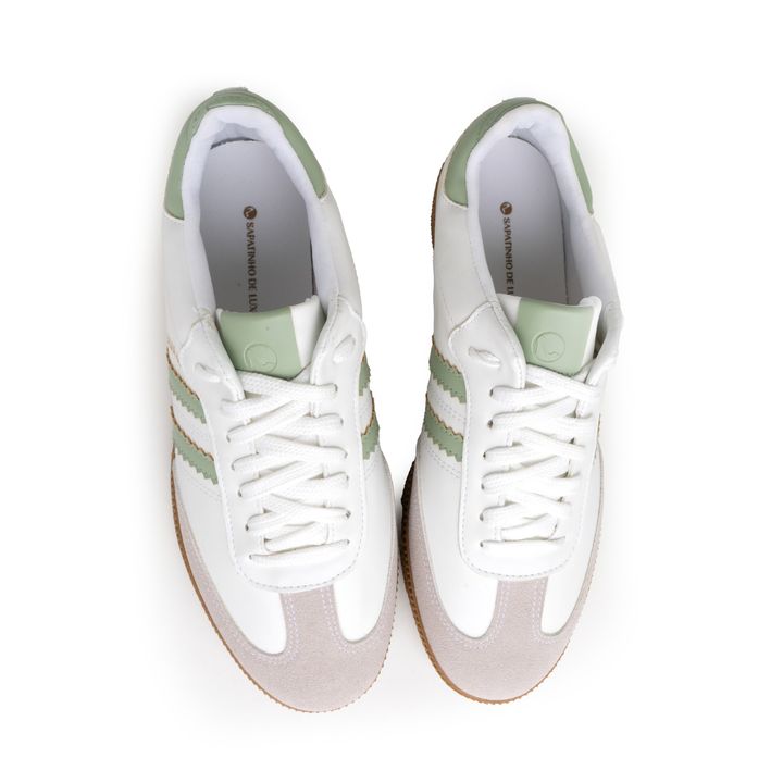 55179-4-tenis-branco-listra-verde-flat-sola-marrom