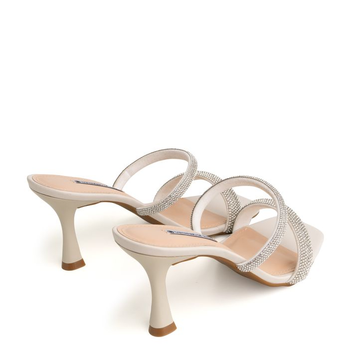 55880-3-tamanco-off-white-salto-medio-enfeite-cristal