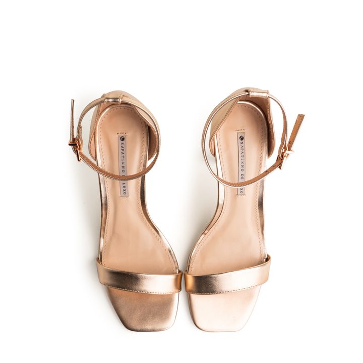 57031-4-sandalia-metalizada-cobre-salto-alto-fivela