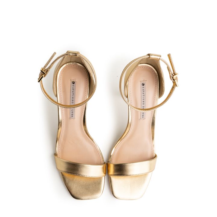 57032-4-sandalia-metalizada-ouro-salto-alto-fivela