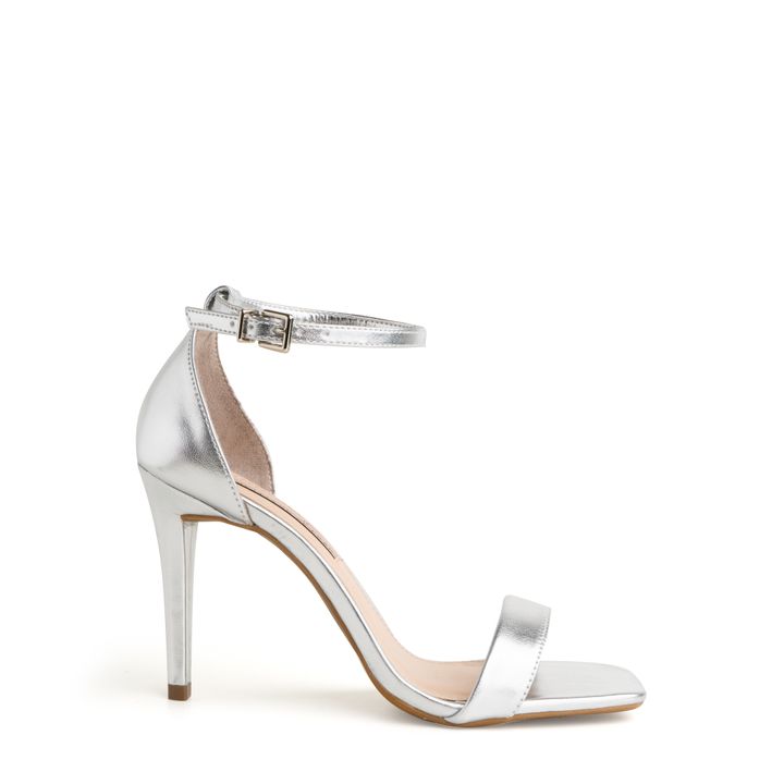 57033-2-sandalia-metalizada-prata-salto-alto-fivela