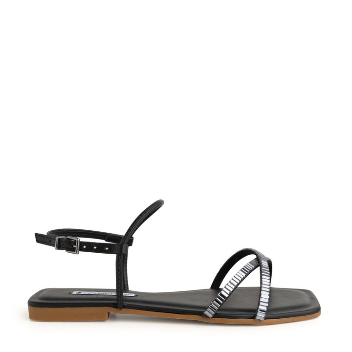 55864-2-rasteira-sandalia-preta-enfeite-prata