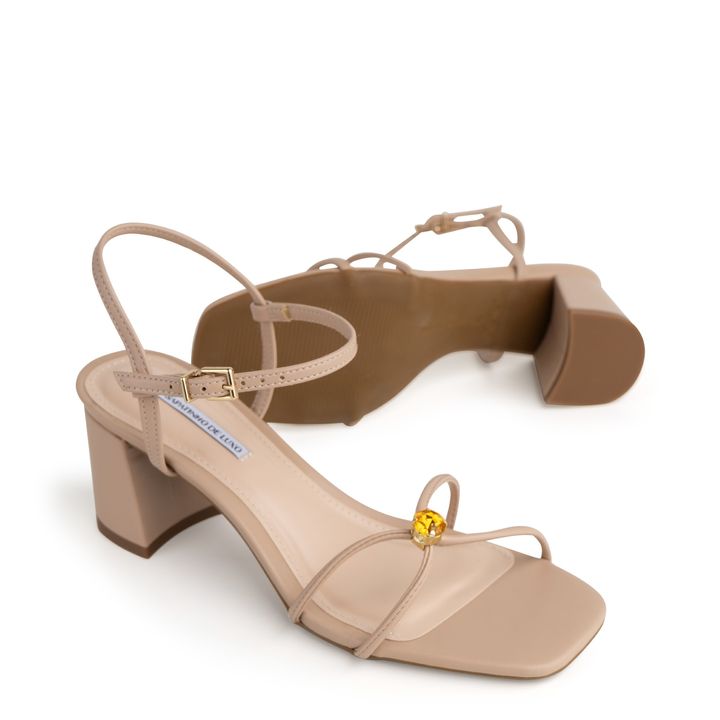 55889-1-sandalia-amendoa-salto-alto-bloco-pedra-dourada