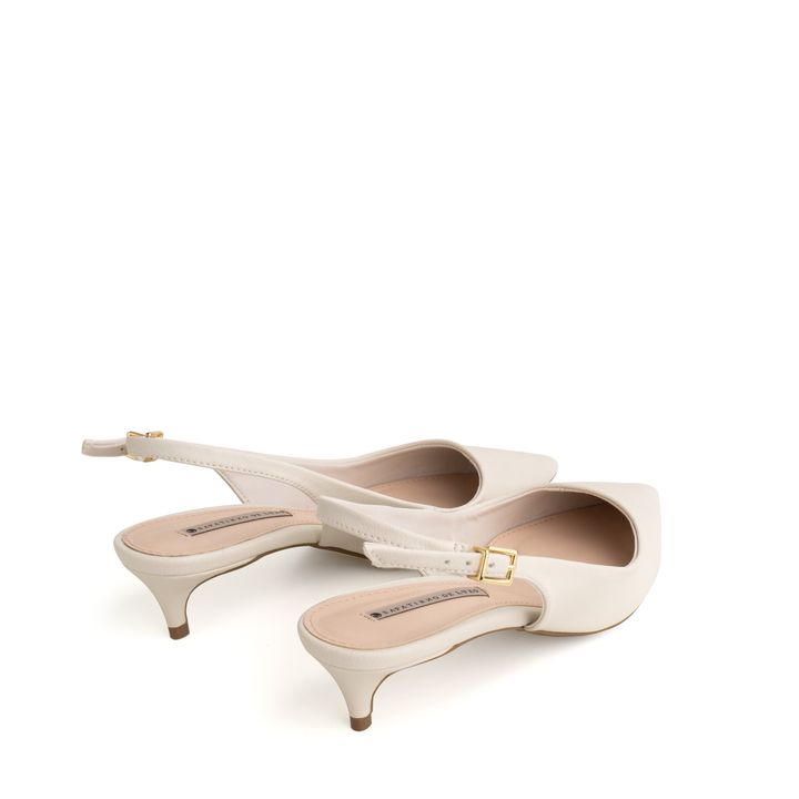 57135-3-scarpin-slingback-off-white-salto-baixo-fivela-ajust