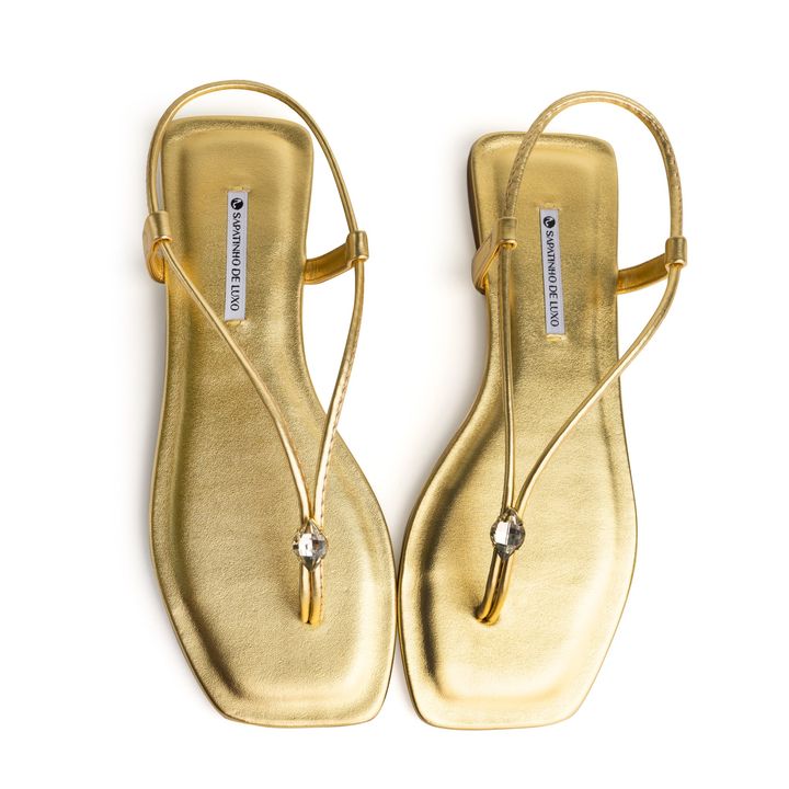57853-4-rasteira-sandalia-metalizada-ouro-com-enfeite-pedra-