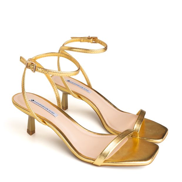 57611-0-sandalia-metalizado-ouro-salto-medio-fivela