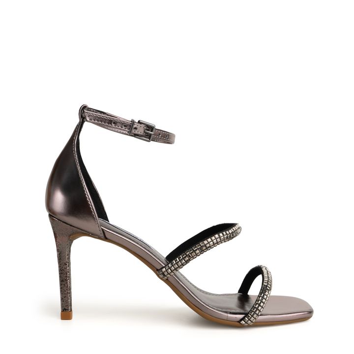 57615-2-sandalia-metalizada-pewter-salto-fino-alto-enfeite-b