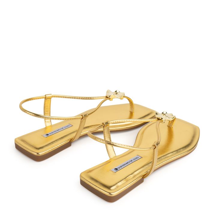 57365-3-rasteira-sandalia-metalizada-ouro-enfeite-cristal