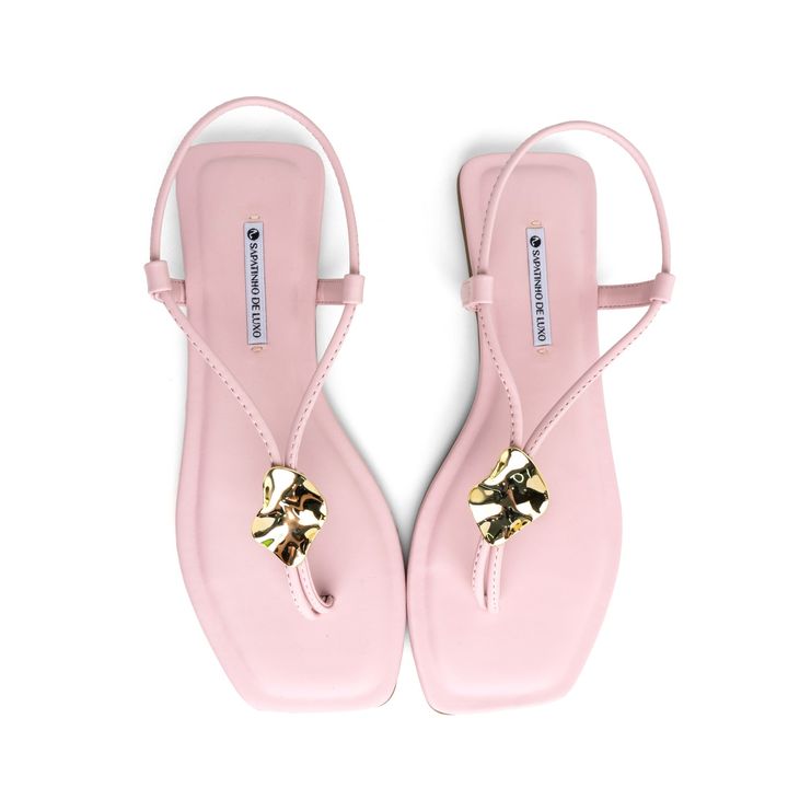 1380.259_12-Rasteira-Sandalia-Rosa-Charm-Pink-com-Enfeite-Martelado-Ouro