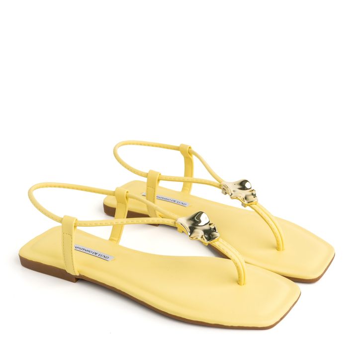 1380.259_13-Rasteira-Sandalia-Yellow-com-Enfeite-Martelado-Ouro