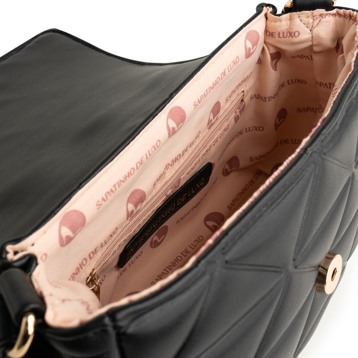 MALETO_1-Bolsa-Tiracolo-Preta-com-Alto-Relevo-e-Alca-Corrente-3.jpg