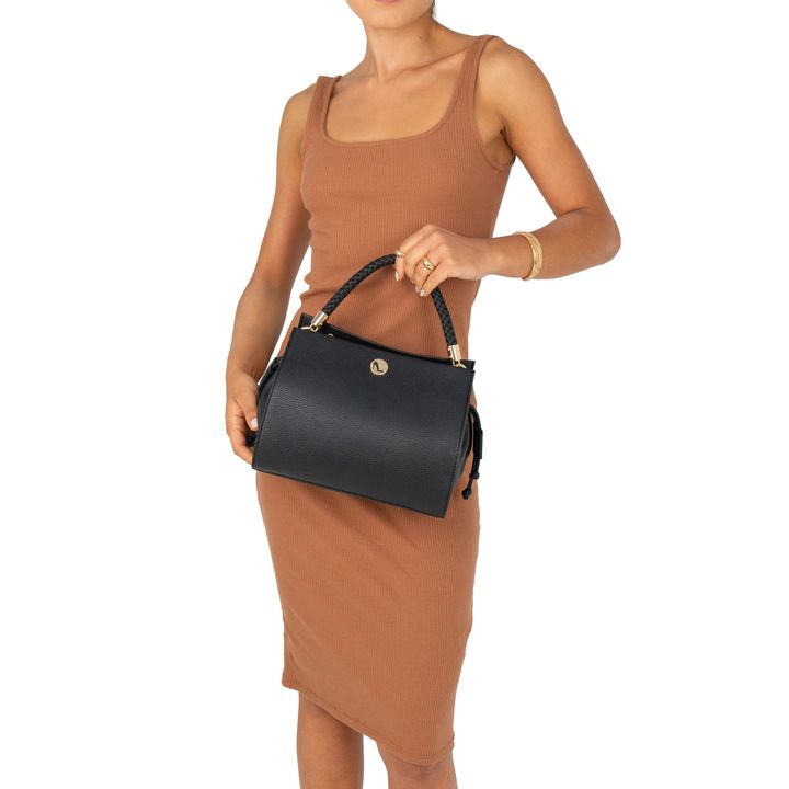 MONACO_1-Bolsa-Tiracolo-Preto-com-Alca-de-Mao-e-Metais-Dourados-6.jpg