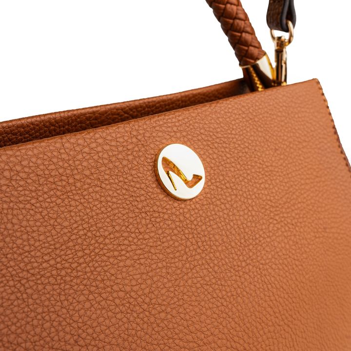 MONACO_2-Bolsa-Tiracolo-Nude-Chocolate-com-Alca-de-Mao-e-Metais-Dourados-4.jpg