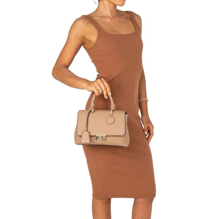 MONTE_CARLO_2-Bolsa-Tiracolo-Nude-Amendoa-com-Pegador-de-Mao-e-Metais-Dourados-6.jpg