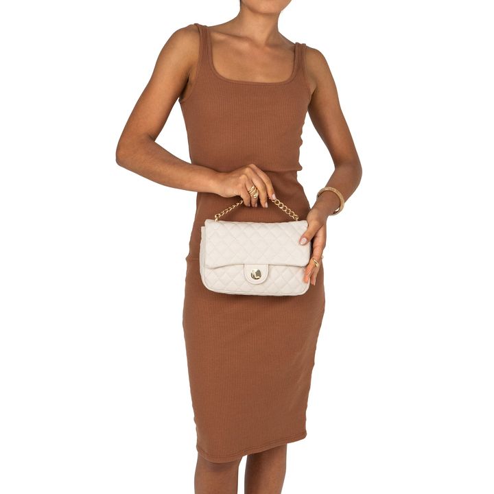 SALICA_3-Bolsa-Tiracolo-Nude-Manteiga-com-Costura-Matelasse-e-Alca-Corrente-6.jpg