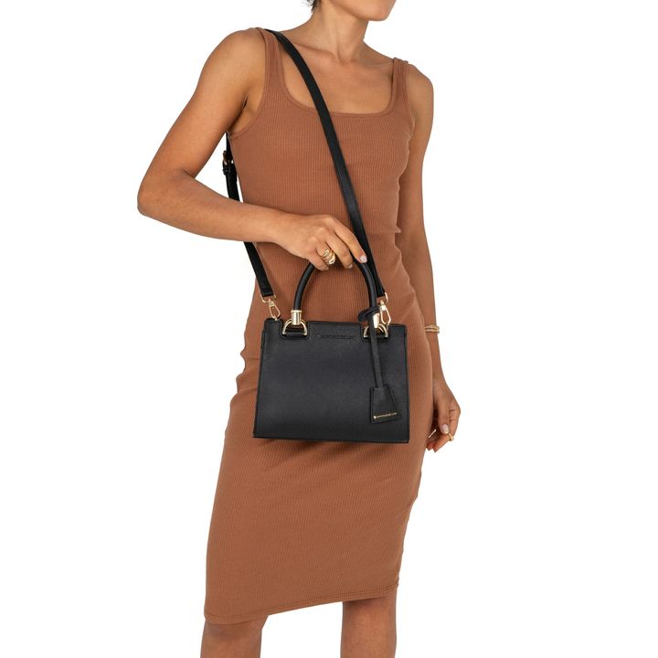VERCELLI_1-Bolsa-Shoulder-Bag-Preto-com-Alca-de-Mao-e-Metais-Ouro-7.jpg