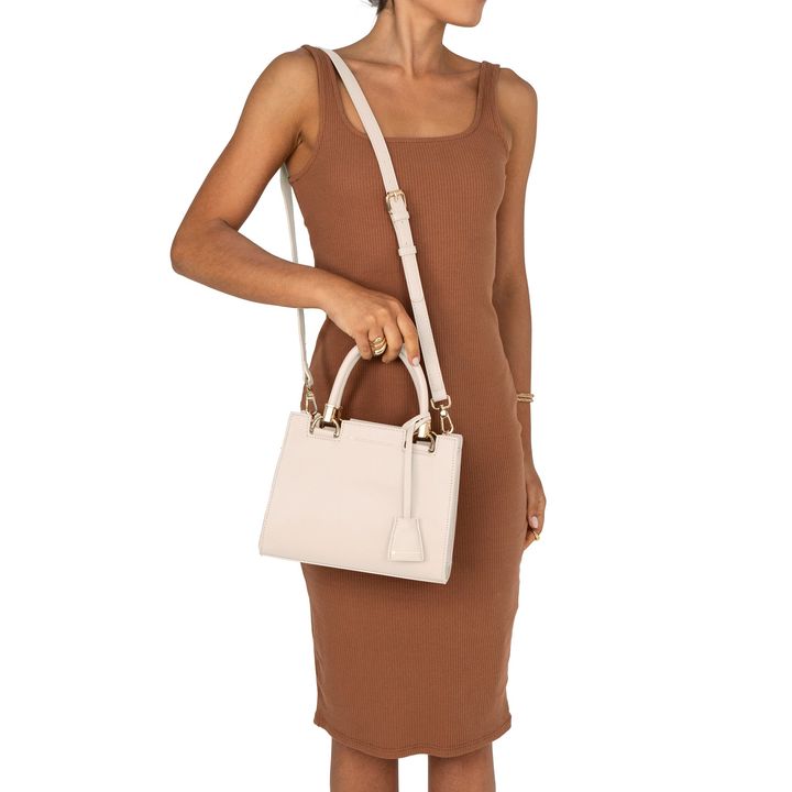 VERCELLI_4-Bolsa-Shoulder-Bag-Off-White-com-Alca-de-Mao-e-Metais-Ouro-7.jpg