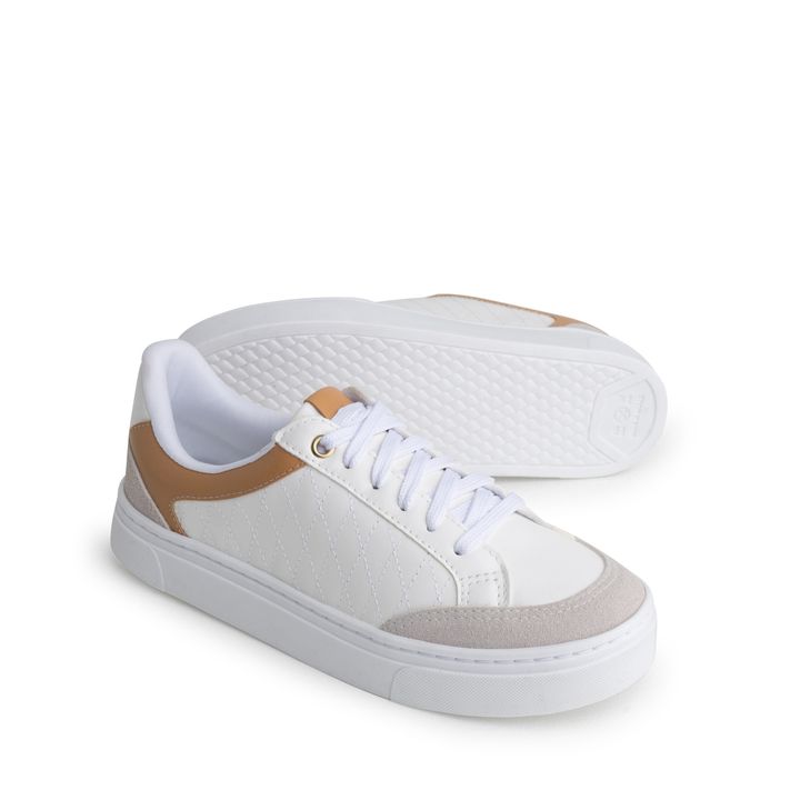 100060.07_1-Tenis-Flat-Branco-Gelo-Palha-Ouro-com-costura-matelasse-1.jpg