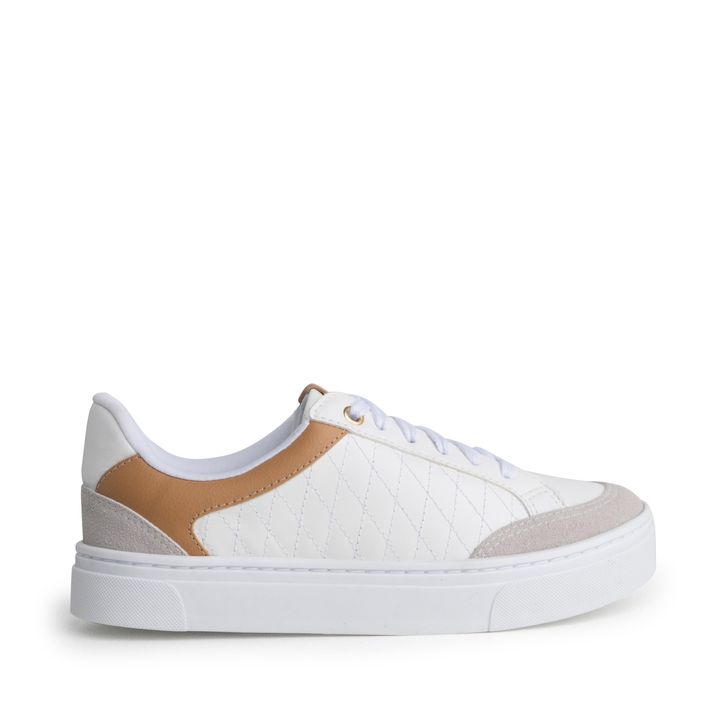 100060.07_1-Tenis-Flat-Branco-Gelo-Palha-Ouro-com-costura-matelasse-2.jpg