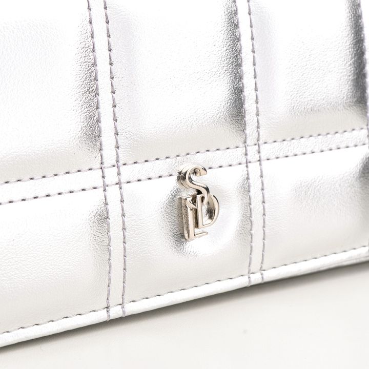 ACILIA_4-Bolsa-Clutch-Prata-com-Alca-Corrente-Transversal-e-Metais-Dourados-4.jpg