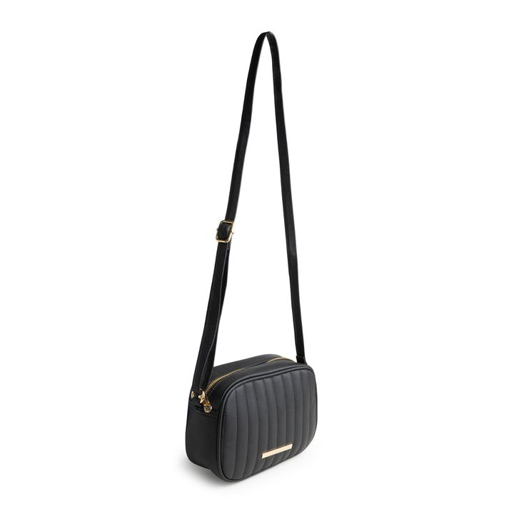 ARICCIA_1-Bolsa-Tiracolo-Preto-com-Alca-de-Ombro-e-Metais-Dourados-1.jpg