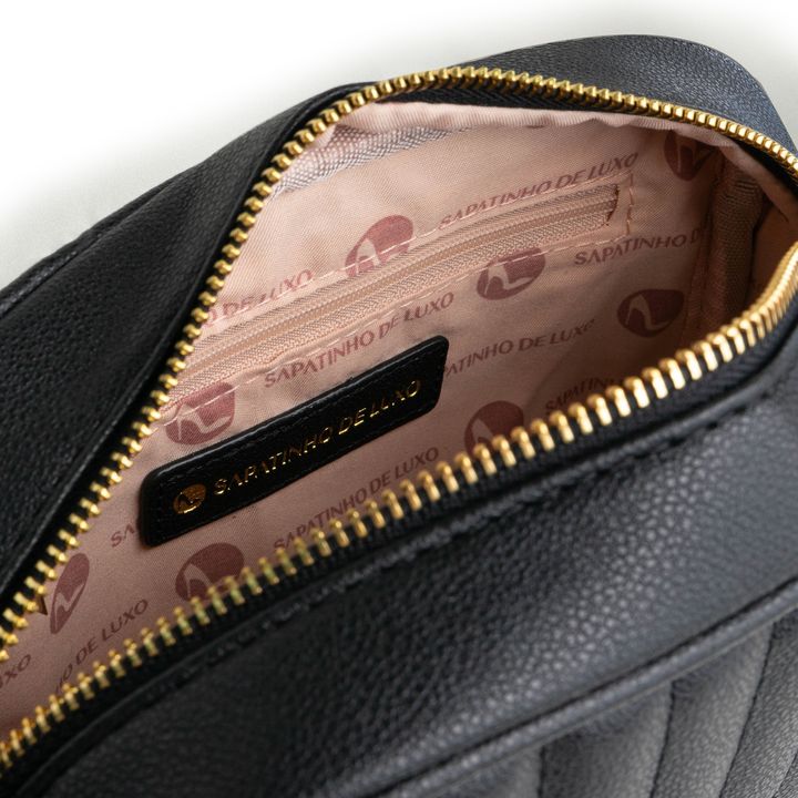 ARICCIA_1-Bolsa-Tiracolo-Preto-com-Alca-de-Ombro-e-Metais-Dourados-4.jpg