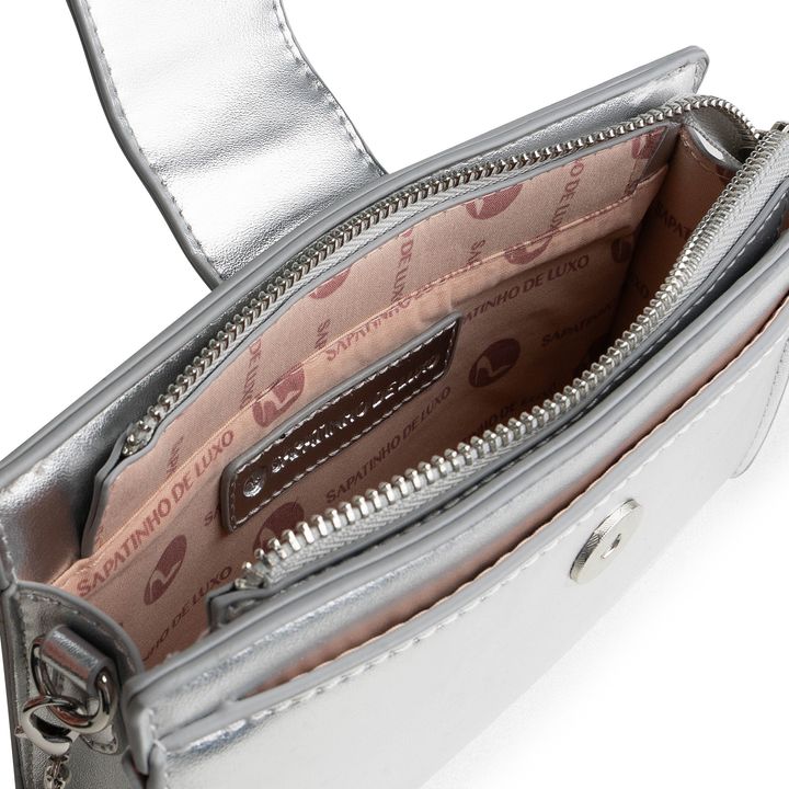 CHIERI_4-Bolsa-Clutch-Metalizado-Prata-com-Alca-Corrente-Transversal-e-Metais-Dourados-4.jpg