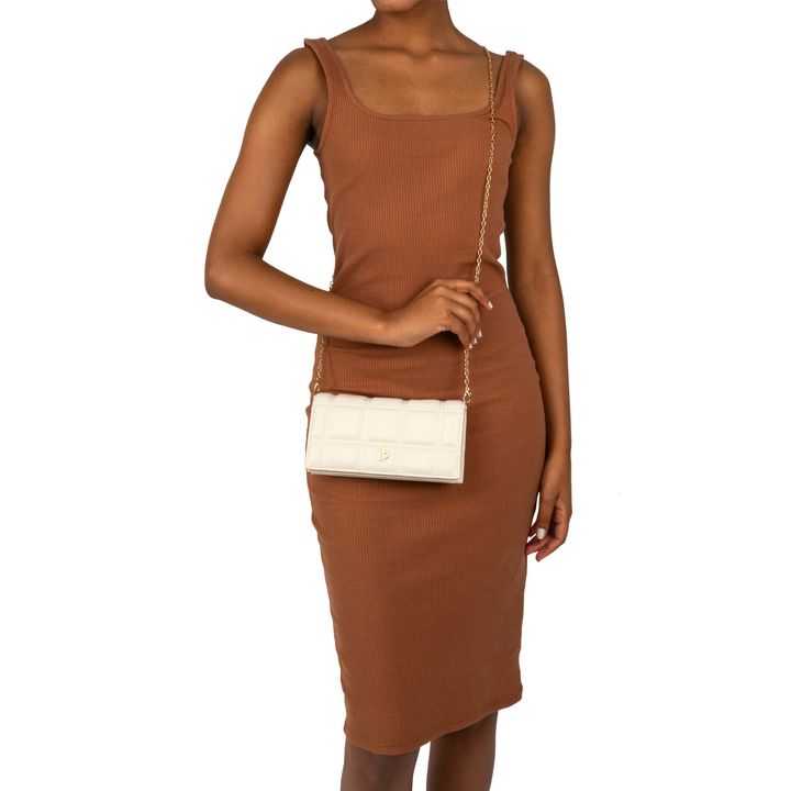 ACILIA_2-Bolsa-Clutch-Off-White-com-Alca-Corrente-Transversal-e-Metais-Dourados-5.jpg