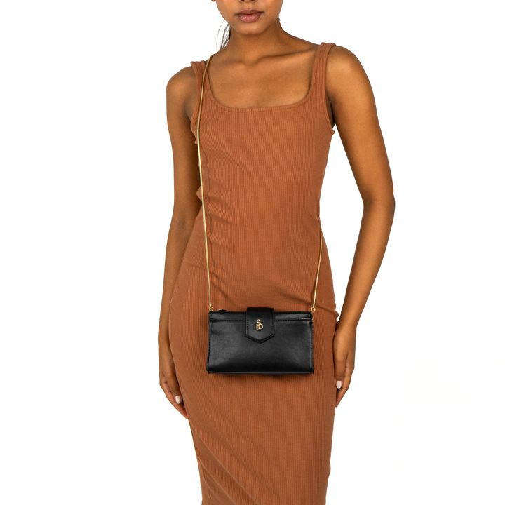 CHIERI_1-Bolsa-Clutch-Preto-com-Alca-Corrente-Transversal-e-Metais-Dourados-5.jpg