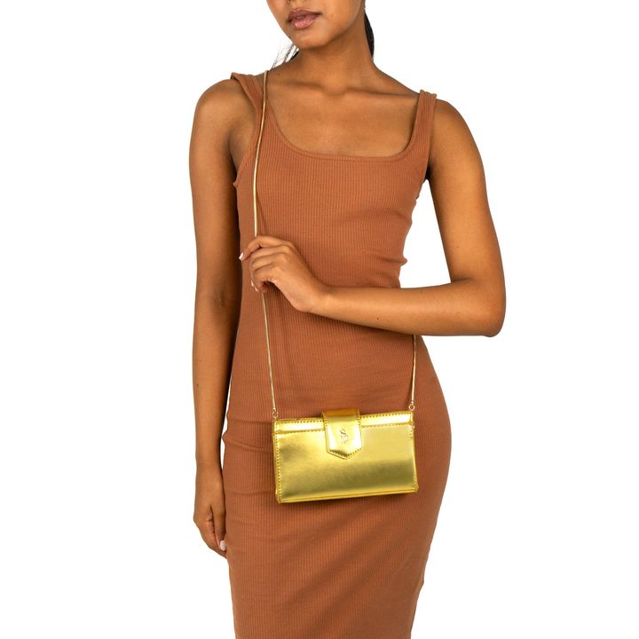 CHIERI_3-Bolsa-Clutch-Metalizado-Ouro-com-Alca-Corrente-Transversal-e-Metais-Dourados-5.jpg