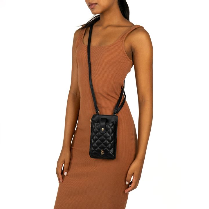 ENNA_1-Bolsa-Tiracolo-Preto-com-Alca-Transversal-e-Metais-Dourados-5.jpg