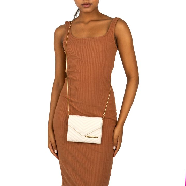 LAURIA_3-Bolsa-Tiracolo-Off-White-Com-Alca-Transversal-Corrente-e-Metais-Dourados-5.jpg