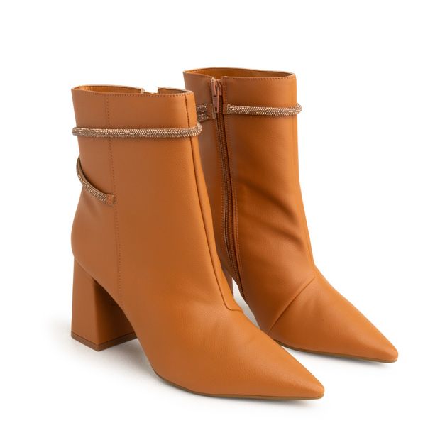 7480.01_2-Bota-Napa-Nude-Almond-Detalhes-Strass-Brilho-Salto-Bloco-0.jpg