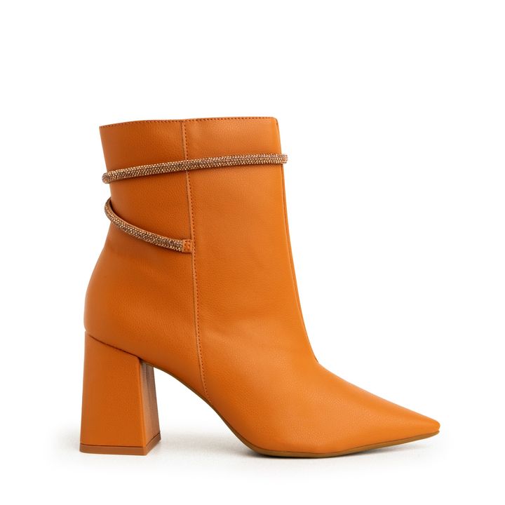 7480.01_2-Bota-Napa-Nude-Almond-Detalhes-Strass-Brilho-Salto-Bloco-1.jpg