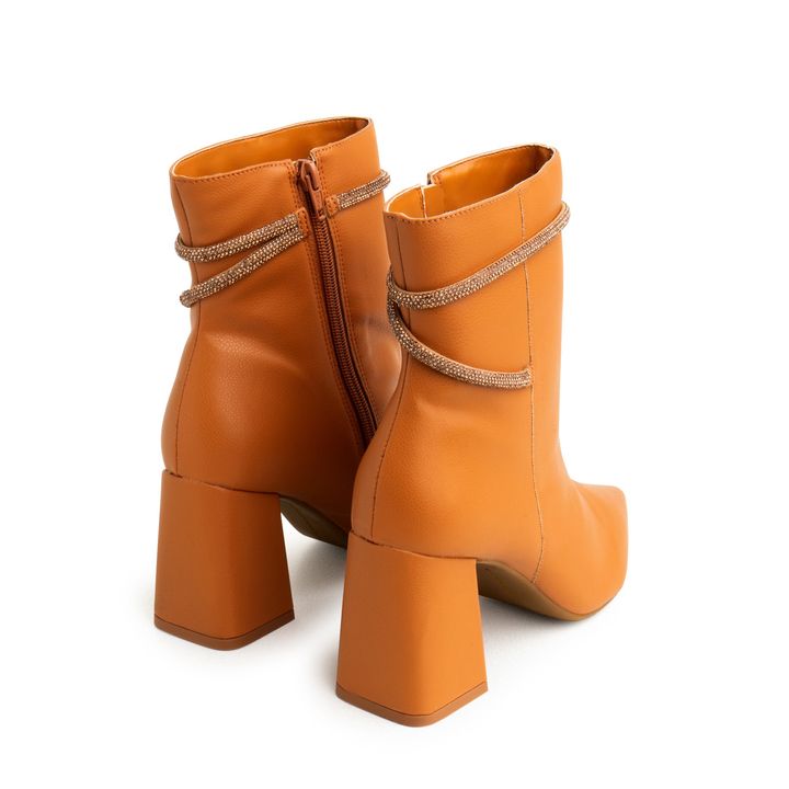 7480.01_2-Bota-Napa-Nude-Almond-Detalhes-Strass-Brilho-Salto-Bloco-2.jpg