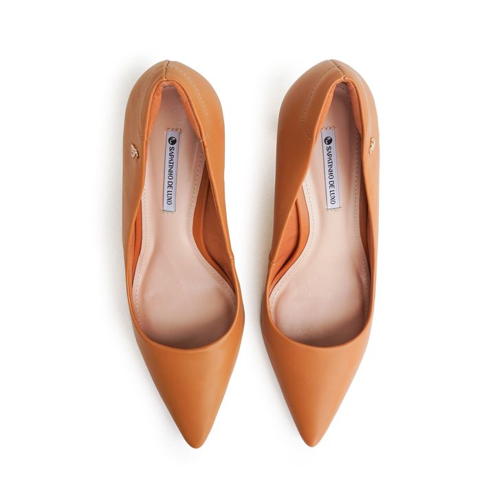 9500.01_2-Scarpin-Nude-Mel-Bico-Fino-e-Salto-Alto-Reto-4.jpg