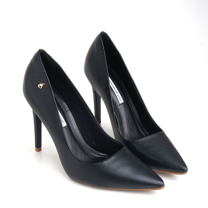 MEEKER_1-Scarpin-Preto-Classico-Bico-Fino-e-Salto-Alto-0.jpg