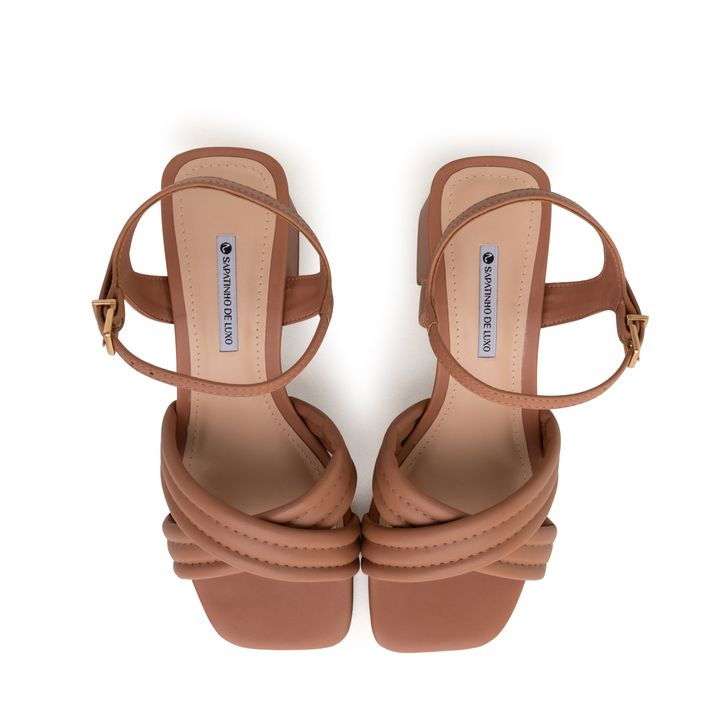 9540.18_1-Sandalia-Nude-Mocha-Tiras-Acolchoadas-Salto-Bloco-e-Fivela-Ouro-4.jpg