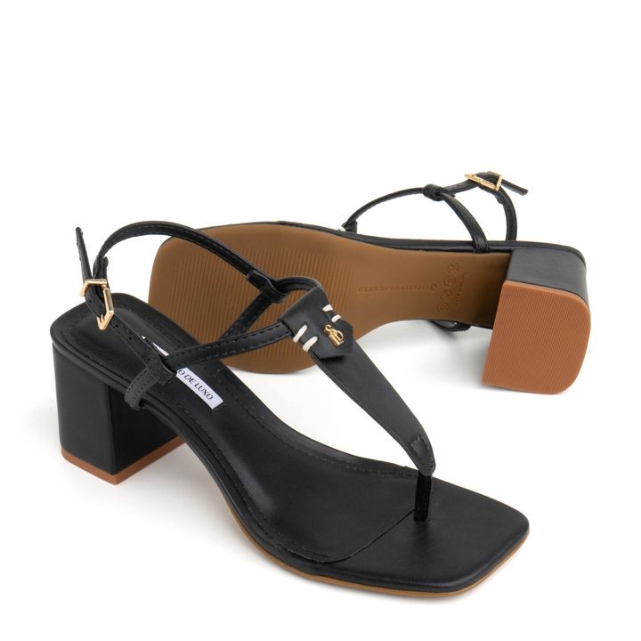 9540.24_1-Sandalia-Preto-Tiras-Finas-e-Salto-Bloco-1.jpg
