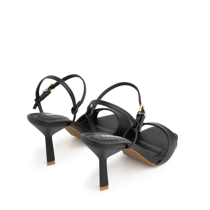 9570.04_1-Sandalia-Preto-Salto-Alto-Fino-Triangular-e-Fivela-Ouro-3.jpg