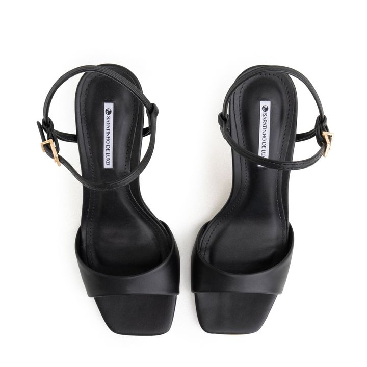 9570.04_1-Sandalia-Preto-Salto-Alto-Fino-Triangular-e-Fivela-Ouro-4.jpg