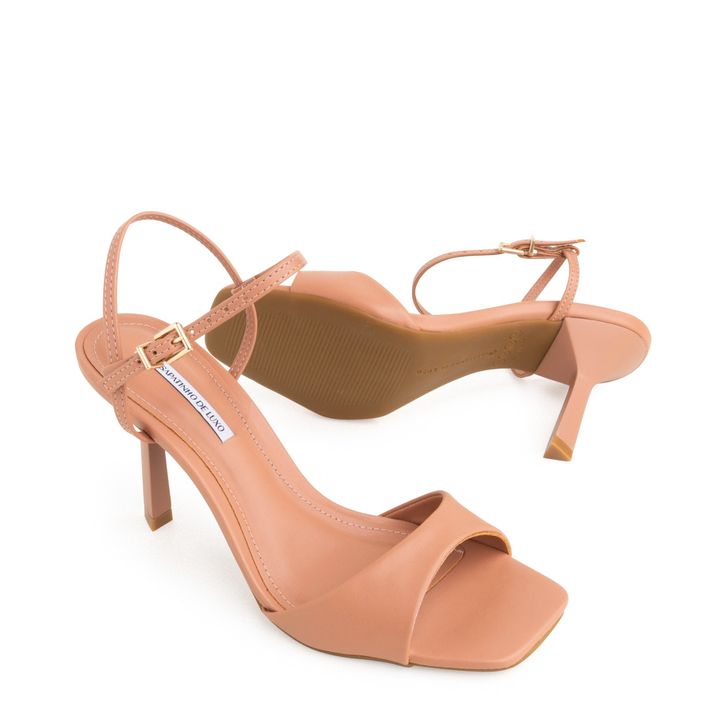 9570.04_2-Sandalia-Nude-Mocha-Salto-Alto-Fino-Triangular-e-Fivela-Ouro-1.jpg